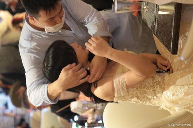 亚洲大奶少妇的相关介绍