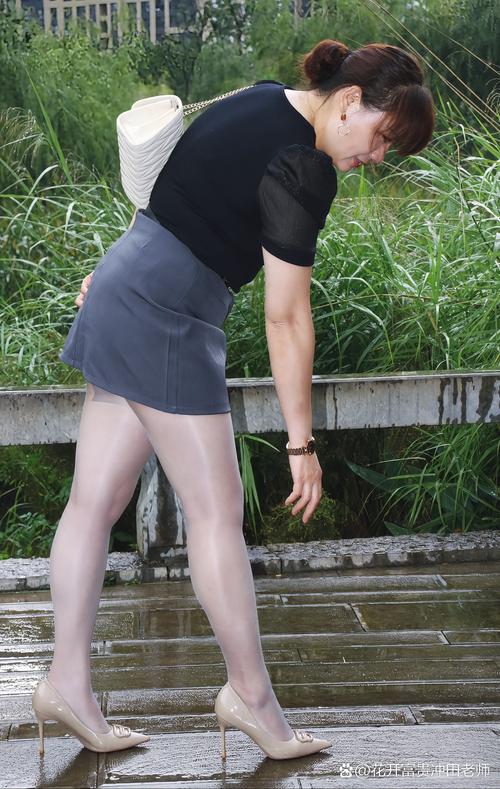 av少妇喷水直播的相关介绍
