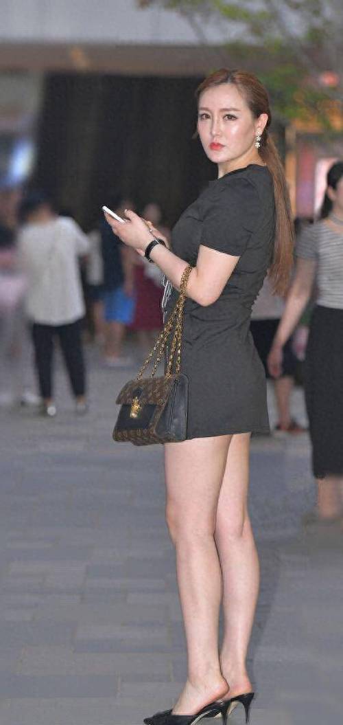 亚洲美女少妇一区二区的相关介绍