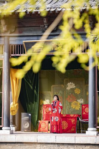 18禁在线播放三上av插美国的相关介绍