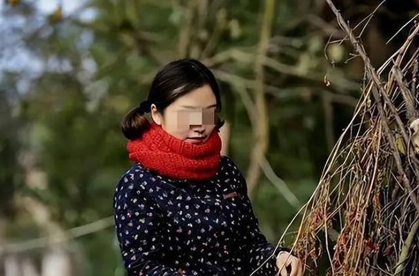 一边亲一边摸一边揉的相关介绍