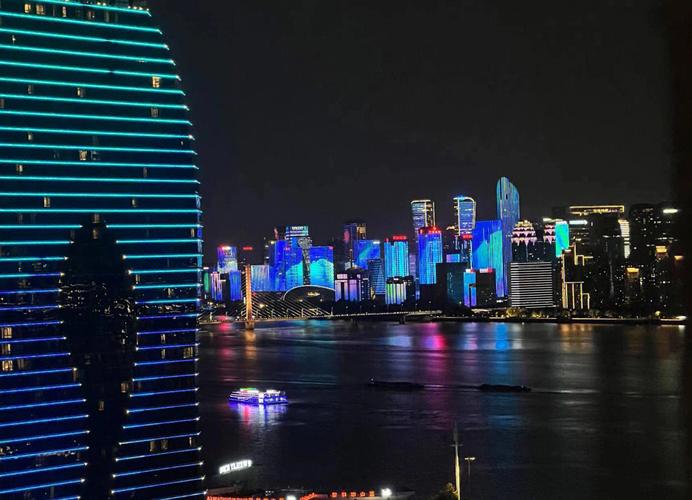 18禁午夜在线的相关介绍