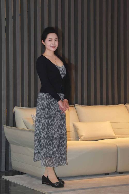 操哭美女班主任的相关介绍